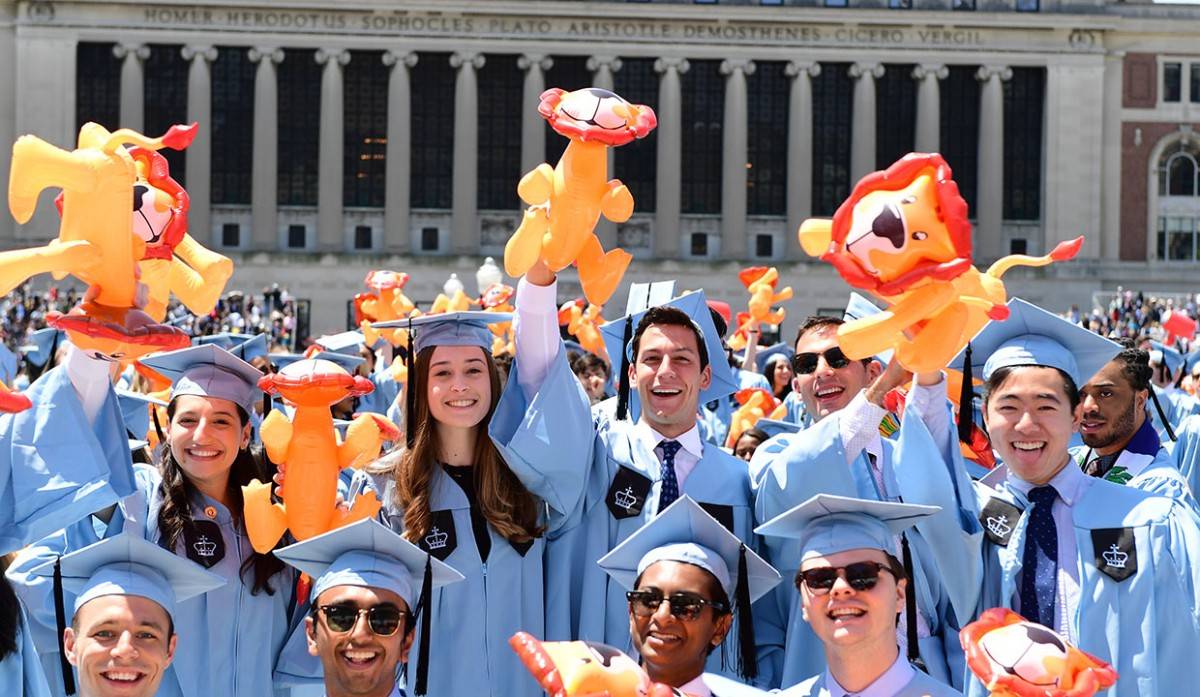 Columbia College students holding inflatable lions in front of Butler Library